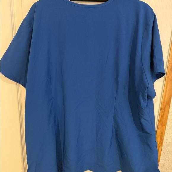 Women’s plus size scrub top - Picture 3 of 3